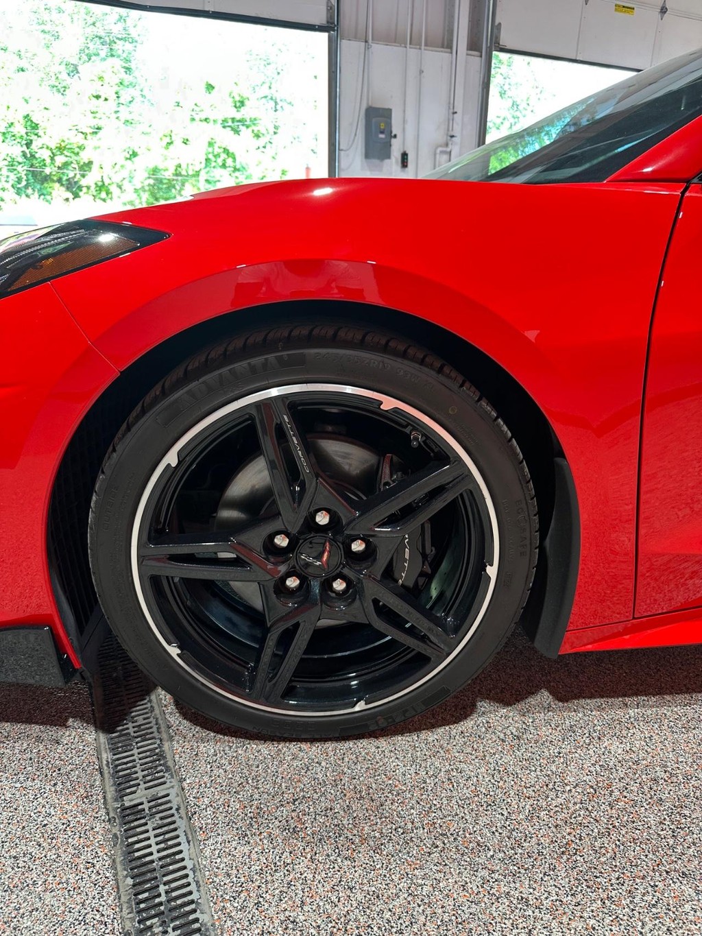Chevrolet Corvette Vehicle Full-screen Gallery Image 13