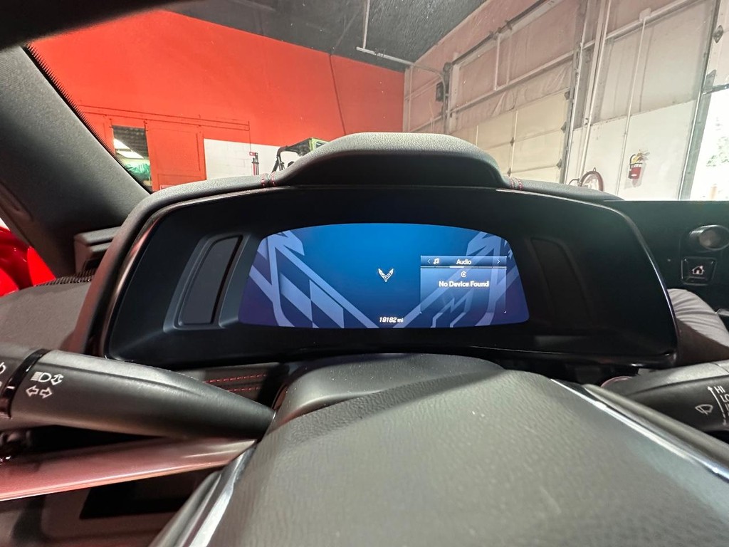 Chevrolet Corvette Vehicle Full-screen Gallery Image 23