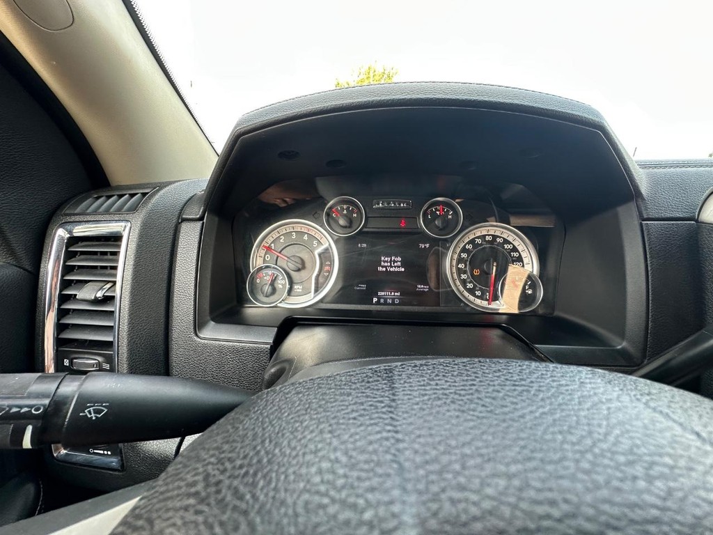 Ram 2500 Vehicle Full-screen Gallery Image 18