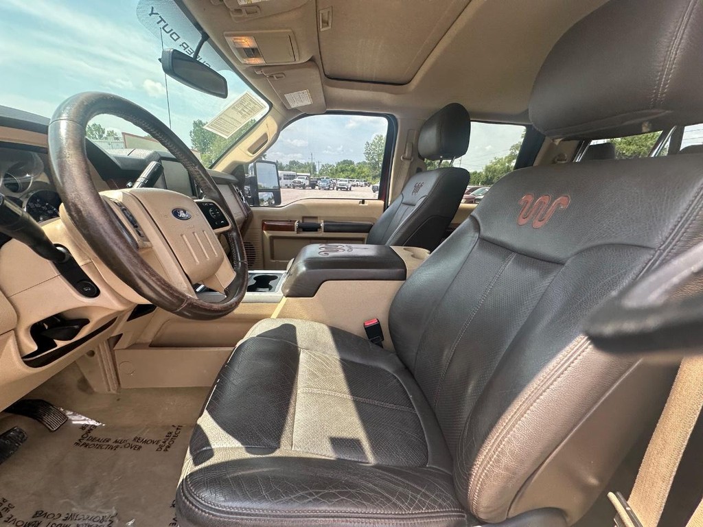 Ford Super Duty F-250 SRW Vehicle Full-screen Gallery Image 15