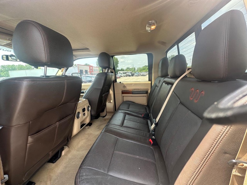 Ford Super Duty F-250 SRW Vehicle Full-screen Gallery Image 16
