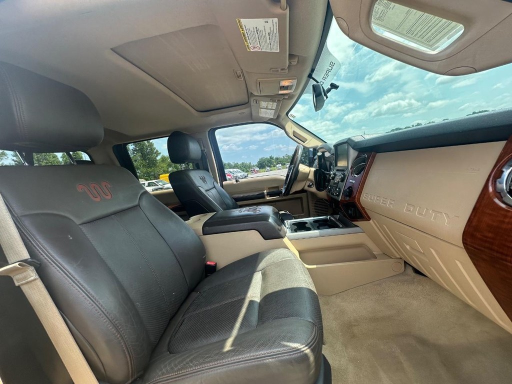 Ford Super Duty F-250 SRW Vehicle Full-screen Gallery Image 18