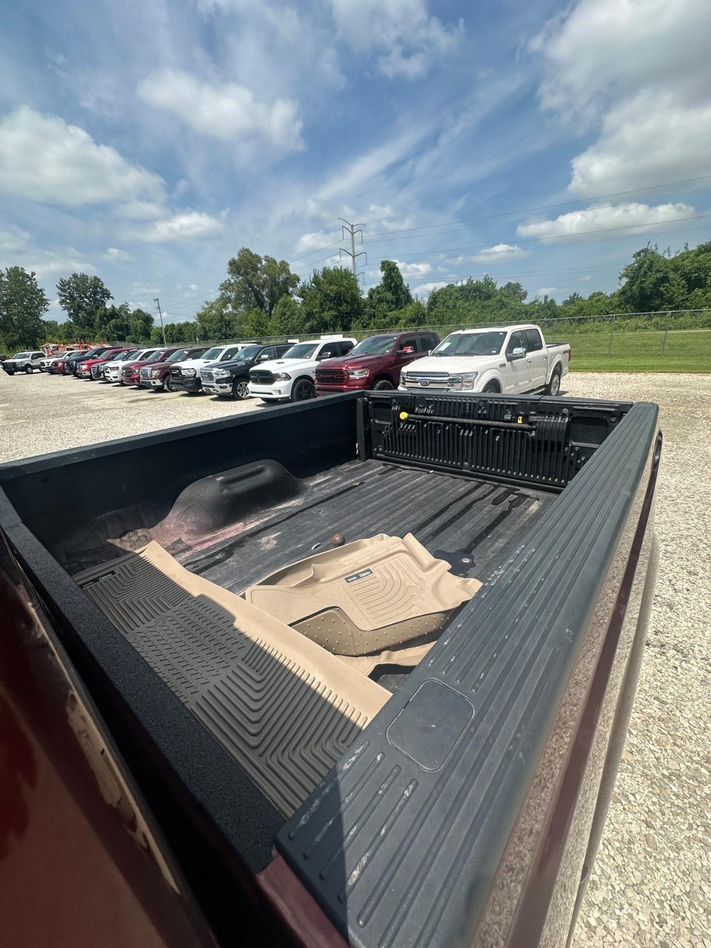 Ford Super Duty F-250 SRW Vehicle Full-screen Gallery Image 23