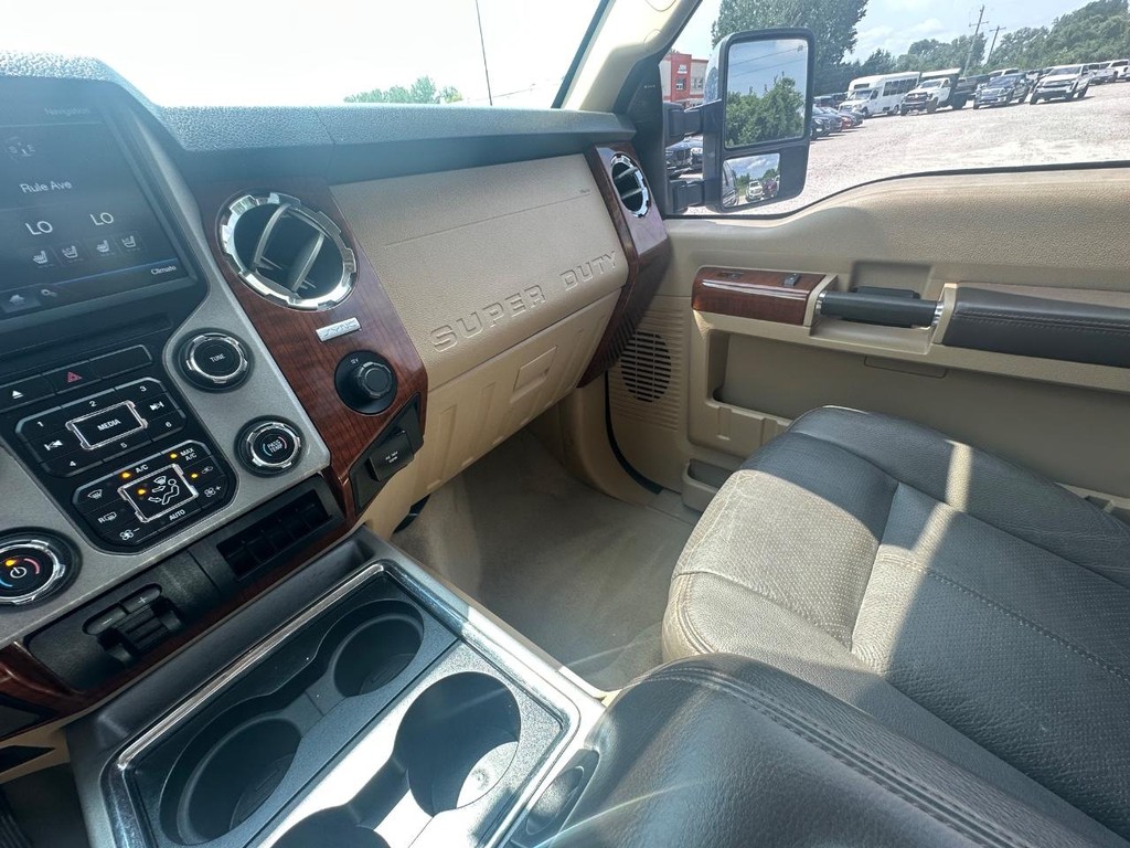 Ford Super Duty F-250 SRW Vehicle Full-screen Gallery Image 25
