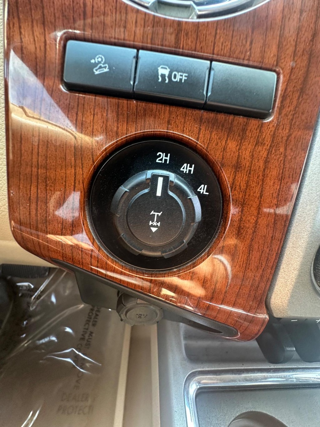 Ford Super Duty F-250 SRW Vehicle Full-screen Gallery Image 26