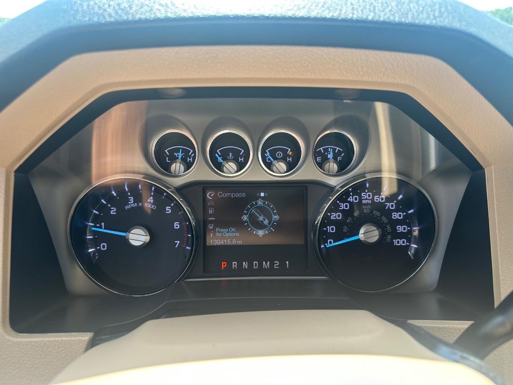 Ford Super Duty F-250 SRW Vehicle Full-screen Gallery Image 28