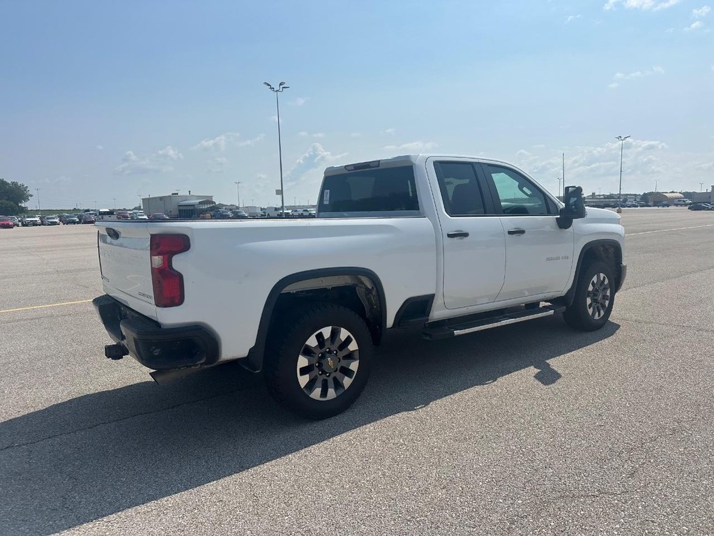 Chevrolet Silverado 2500HD Vehicle Full-screen Gallery Image 3