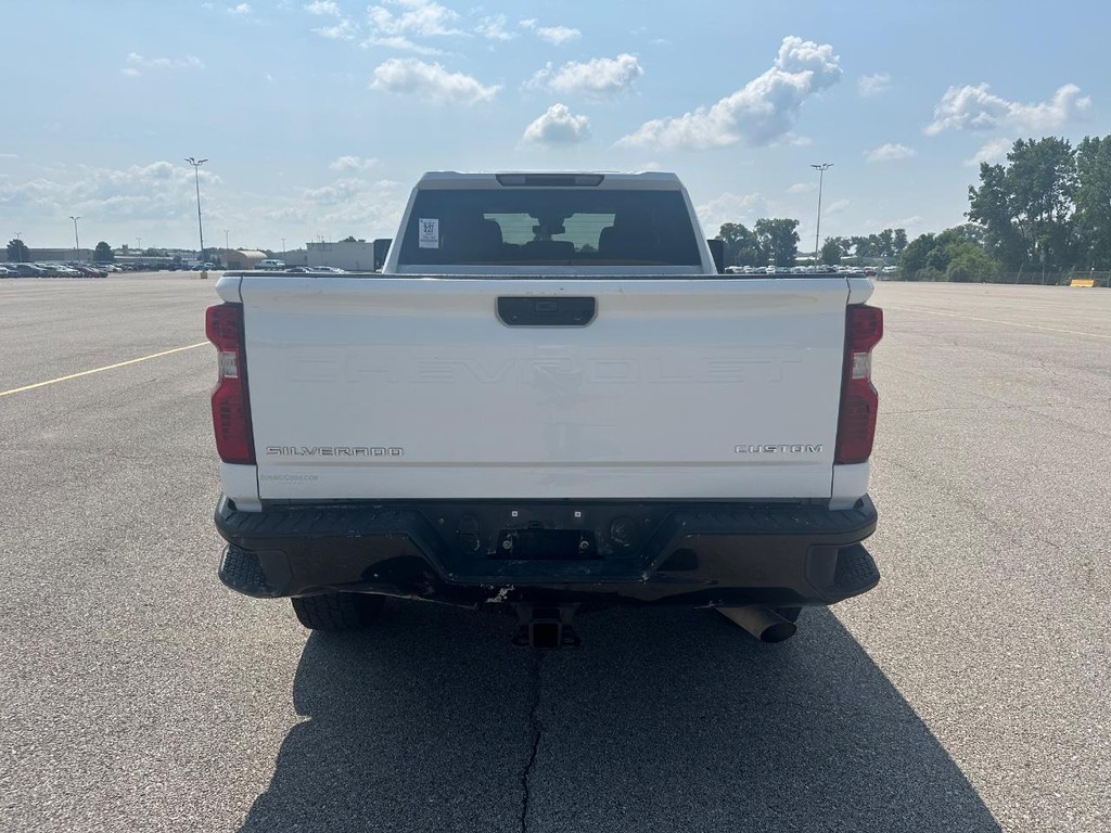 Chevrolet Silverado 2500HD Vehicle Full-screen Gallery Image 4
