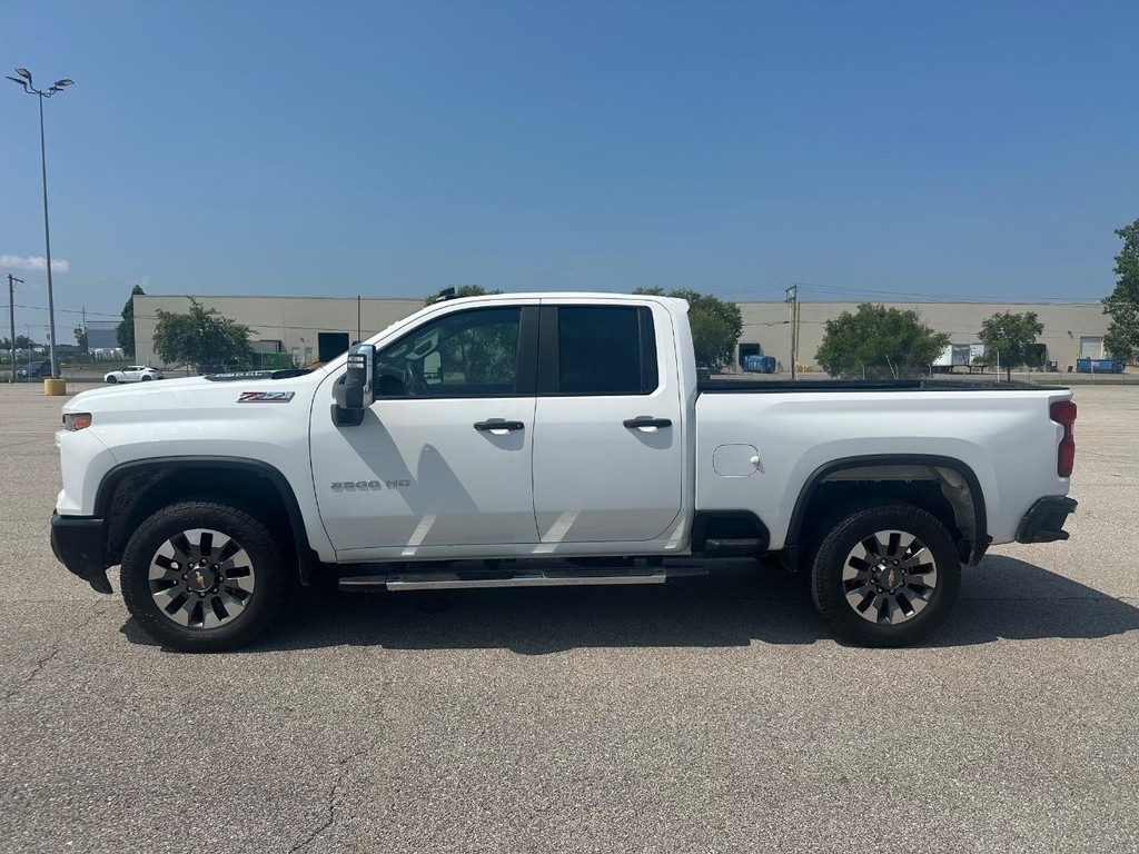 Chevrolet Silverado 2500HD Vehicle Full-screen Gallery Image 9