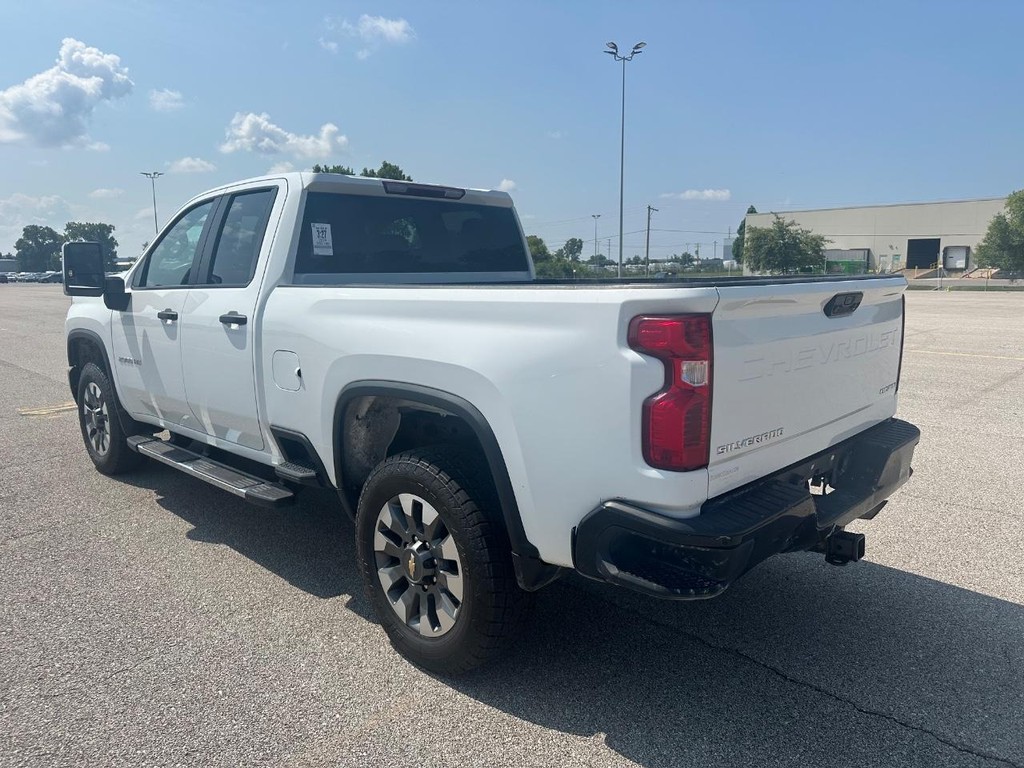 Chevrolet Silverado 2500HD Vehicle Full-screen Gallery Image 10