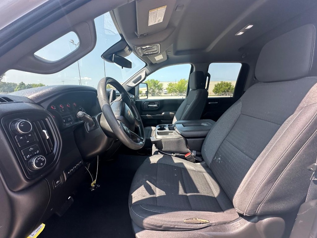 Chevrolet Silverado 2500HD Vehicle Full-screen Gallery Image 12