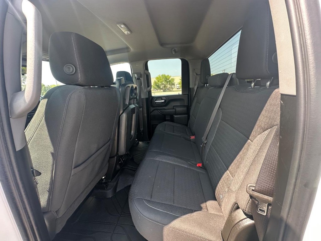 Chevrolet Silverado 2500HD Vehicle Full-screen Gallery Image 13