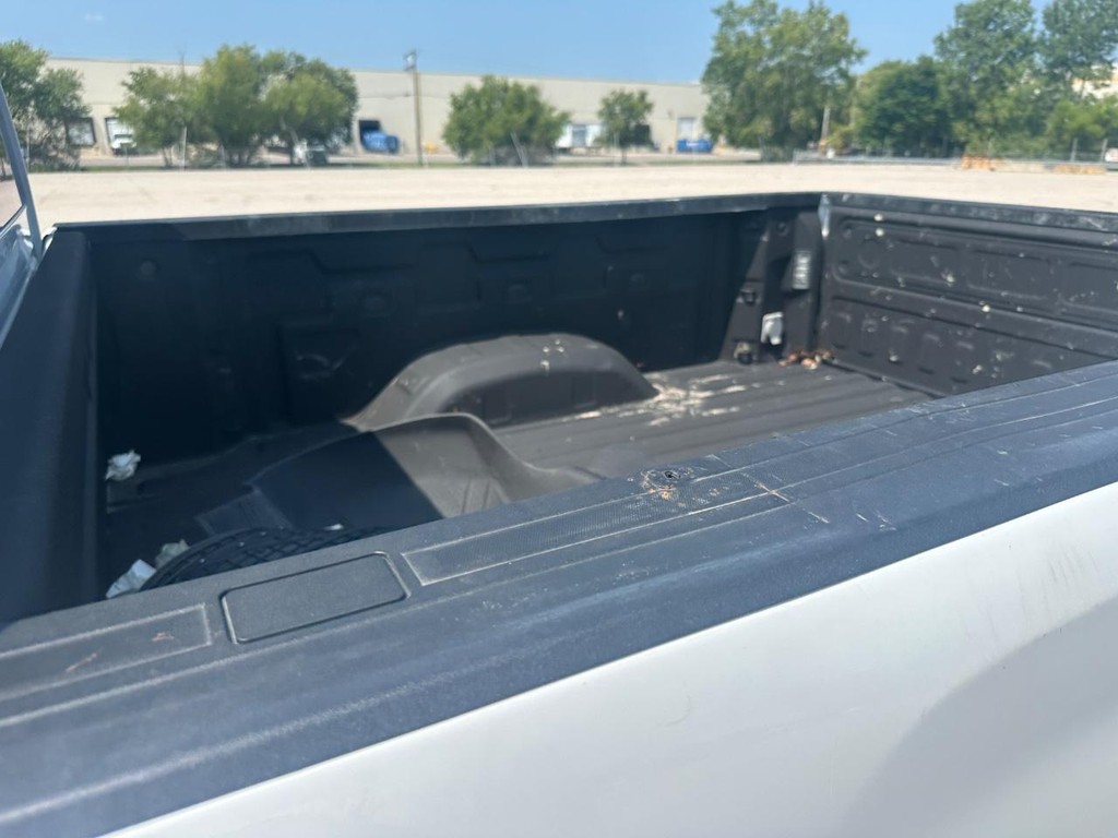Chevrolet Silverado 2500HD Vehicle Full-screen Gallery Image 15