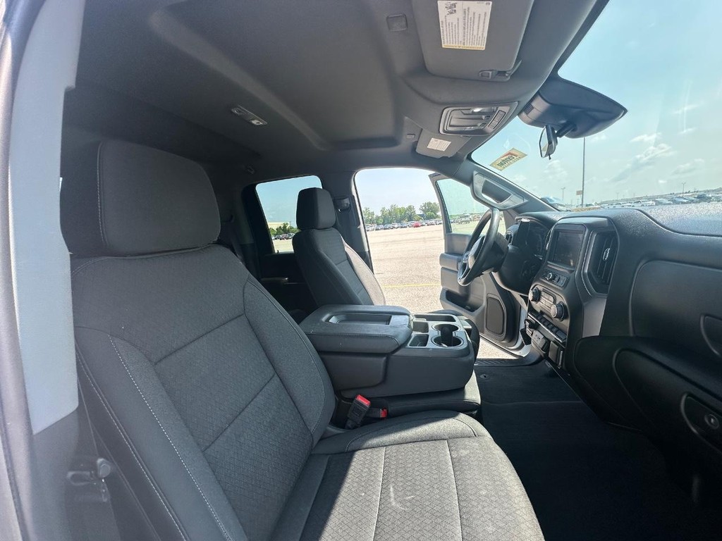 Chevrolet Silverado 2500HD Vehicle Full-screen Gallery Image 16