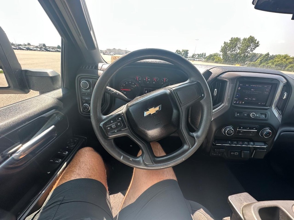 Chevrolet Silverado 2500HD Vehicle Full-screen Gallery Image 21