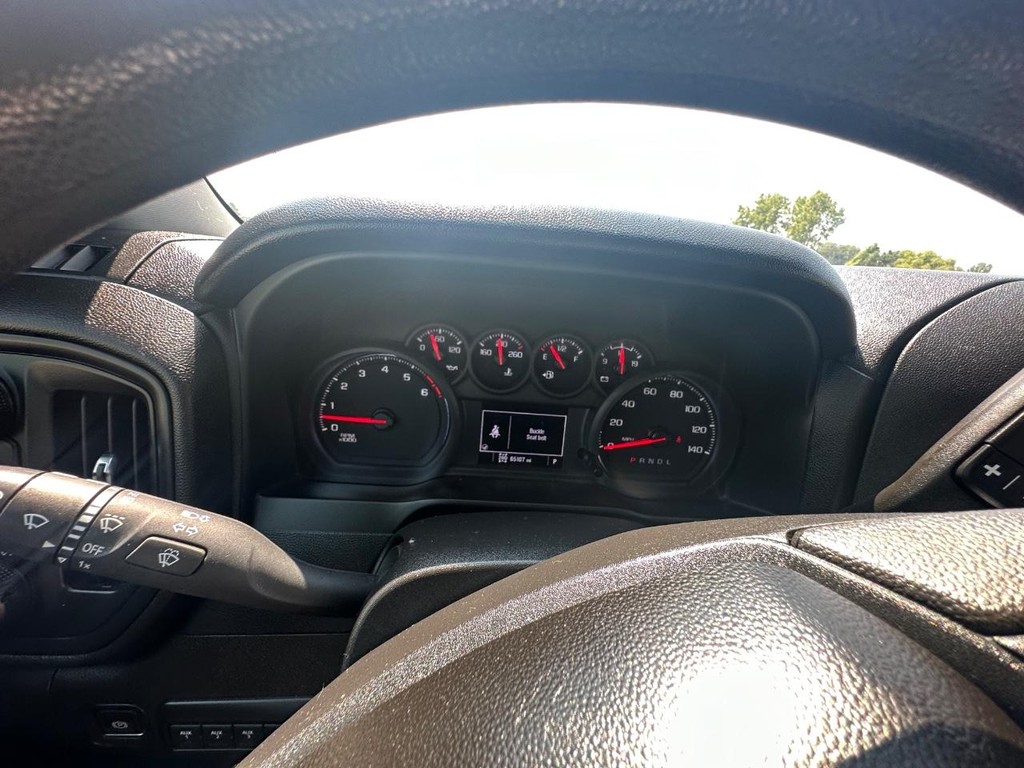Chevrolet Silverado 2500HD Vehicle Full-screen Gallery Image 22