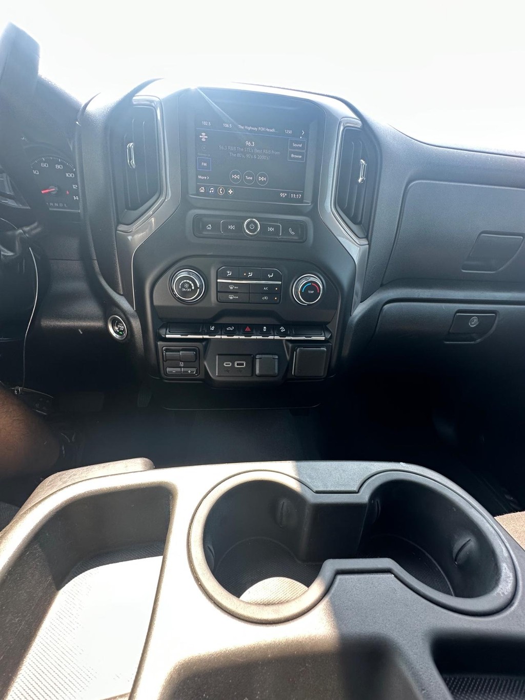 Chevrolet Silverado 2500HD Vehicle Full-screen Gallery Image 24