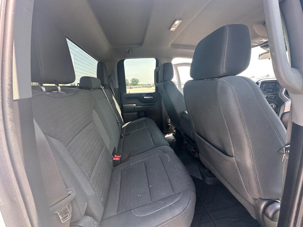 Chevrolet Silverado 2500HD Vehicle Full-screen Gallery Image 25
