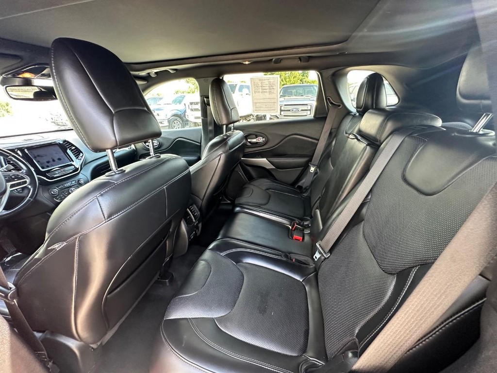 Jeep Cherokee Vehicle Full-screen Gallery Image 9