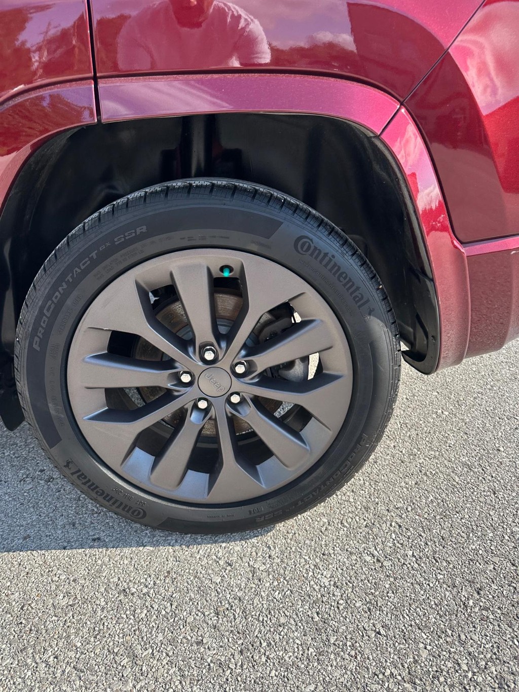 Jeep Cherokee Vehicle Full-screen Gallery Image 10