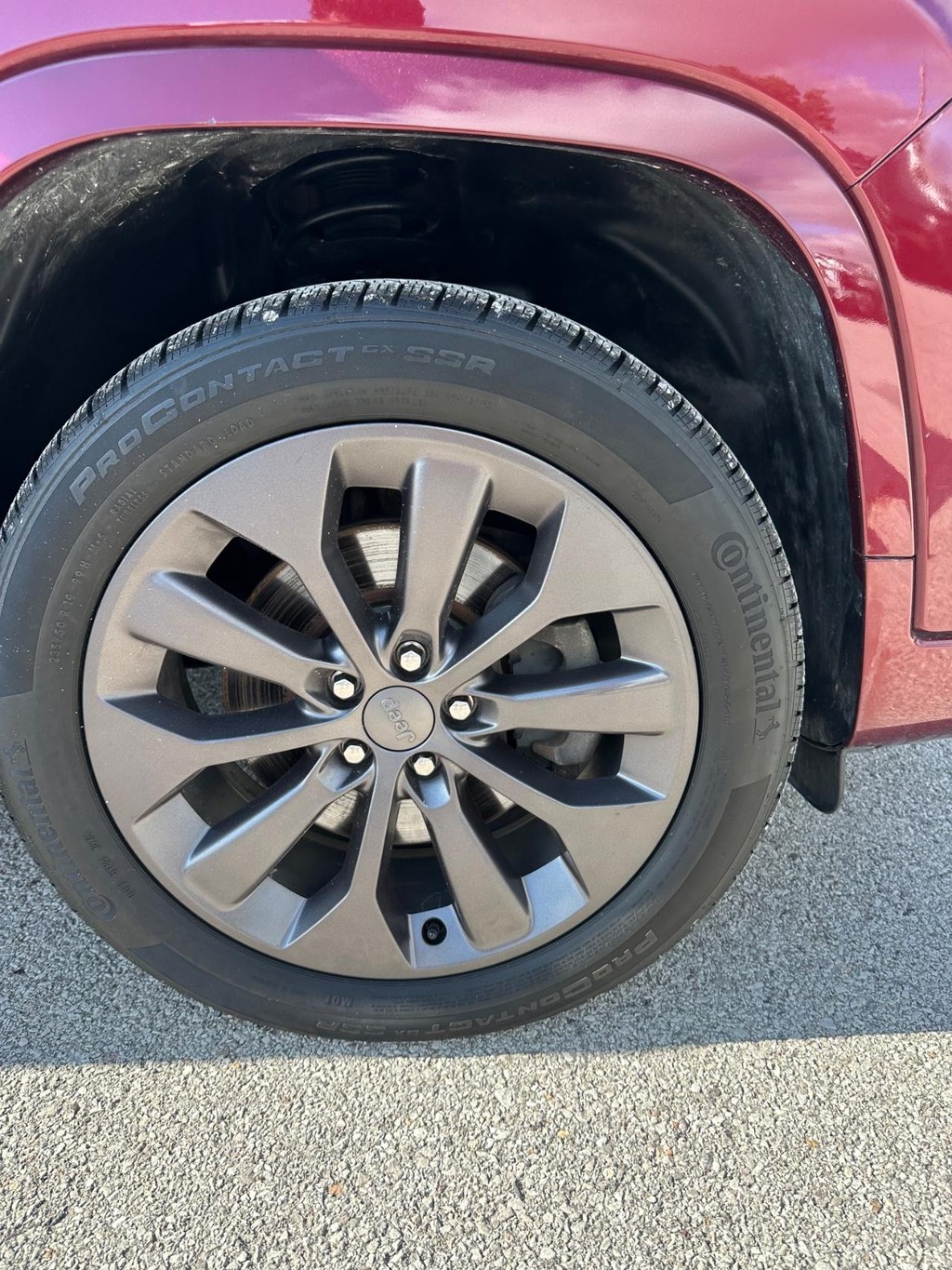 Jeep Cherokee Vehicle Full-screen Gallery Image 12