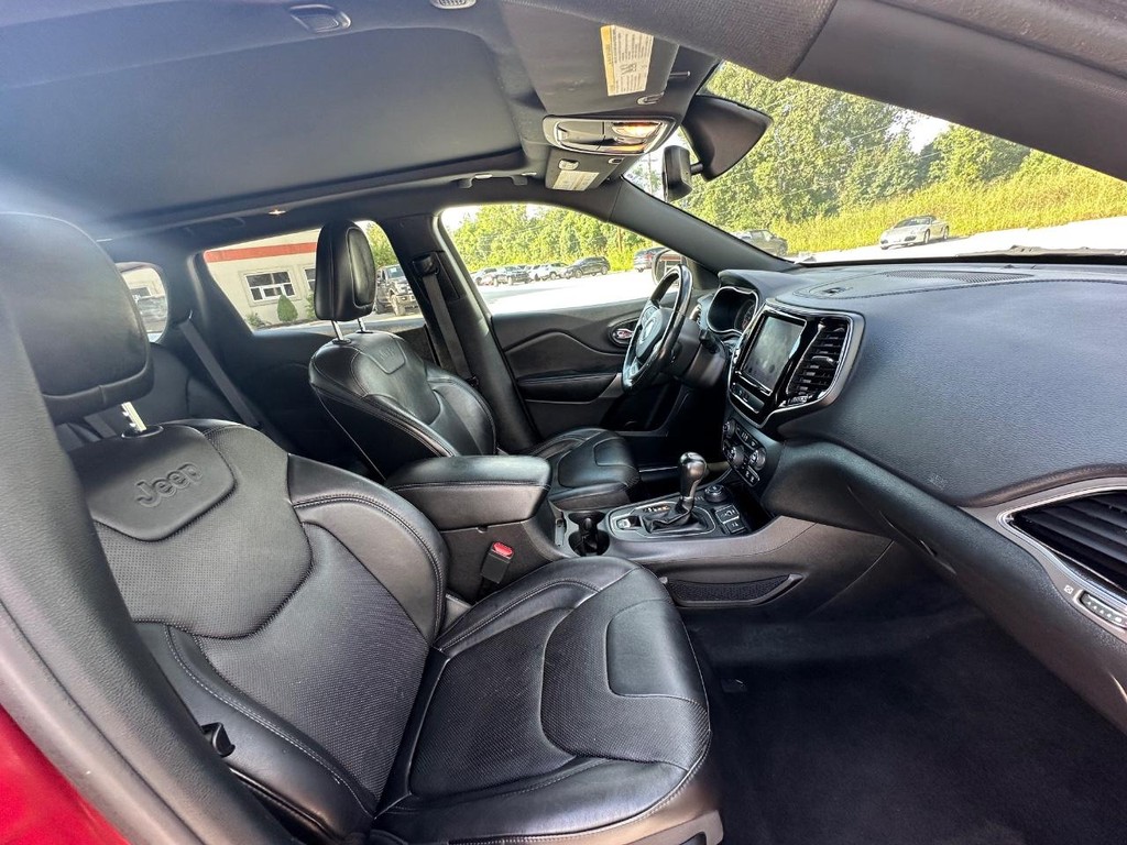 Jeep Cherokee Vehicle Full-screen Gallery Image 17