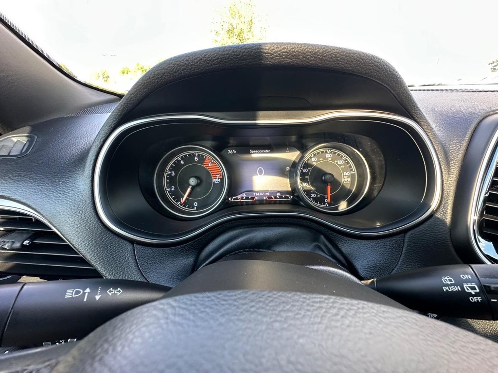 Jeep Cherokee Vehicle Full-screen Gallery Image 18