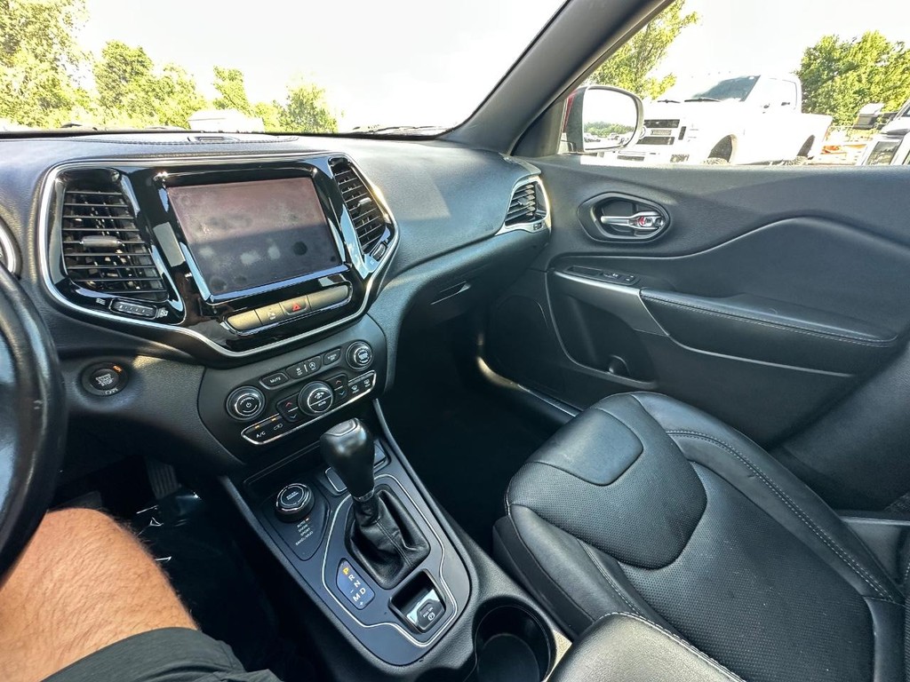 Jeep Cherokee Vehicle Full-screen Gallery Image 20