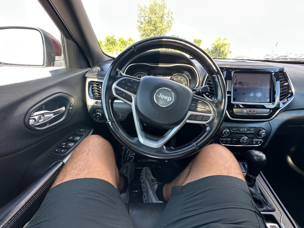 Jeep Cherokee Vehicle Full-screen Gallery Image 21
