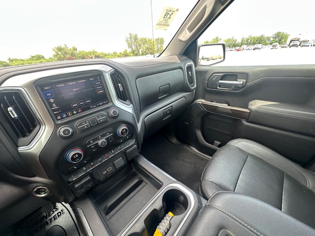 Chevrolet Silverado 1500 Vehicle Full-screen Gallery Image 17