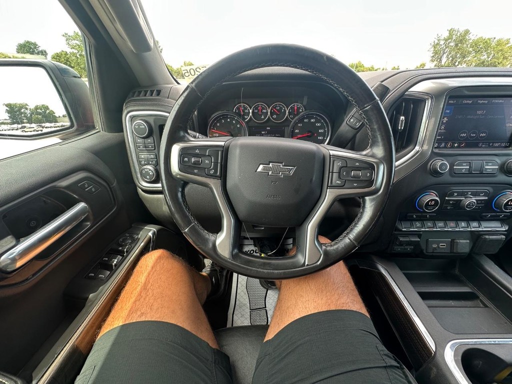 Chevrolet Silverado 1500 Vehicle Full-screen Gallery Image 19