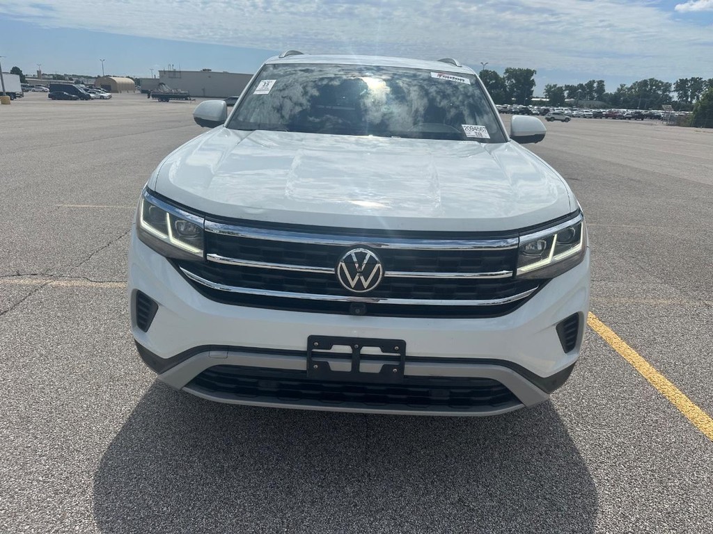 Volkswagen Atlas Cross Sport Vehicle Full-screen Gallery Image 6