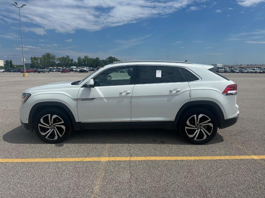 Volkswagen Atlas Cross Sport Vehicle Full-screen Gallery Image 8