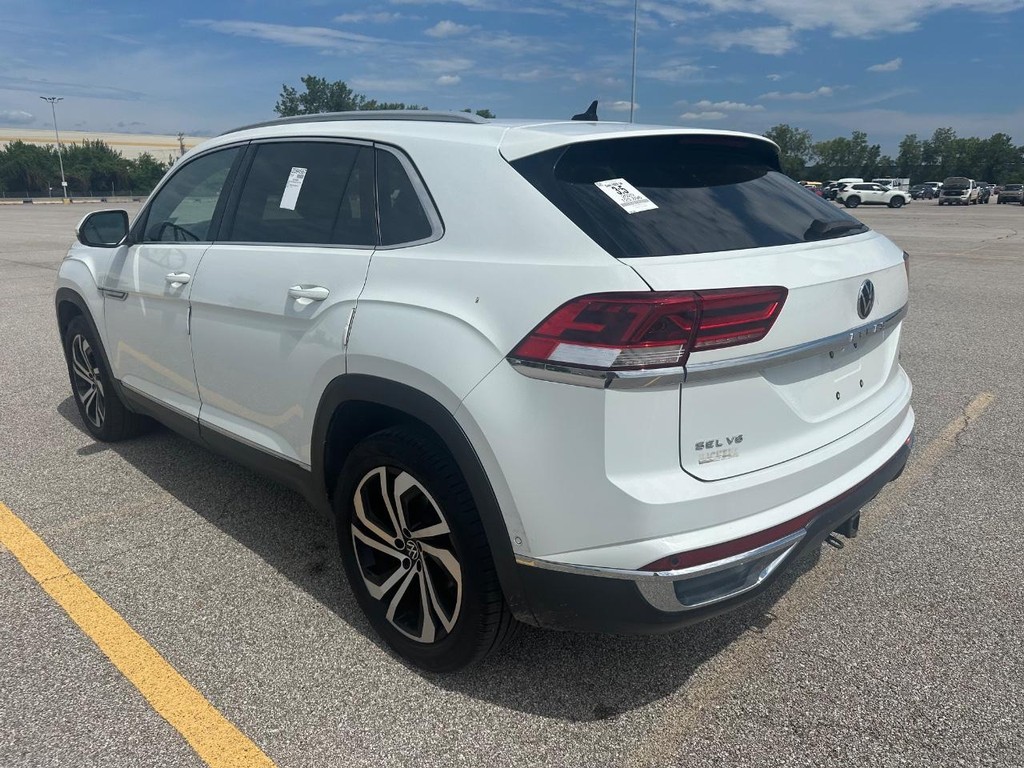 Volkswagen Atlas Cross Sport Vehicle Full-screen Gallery Image 9