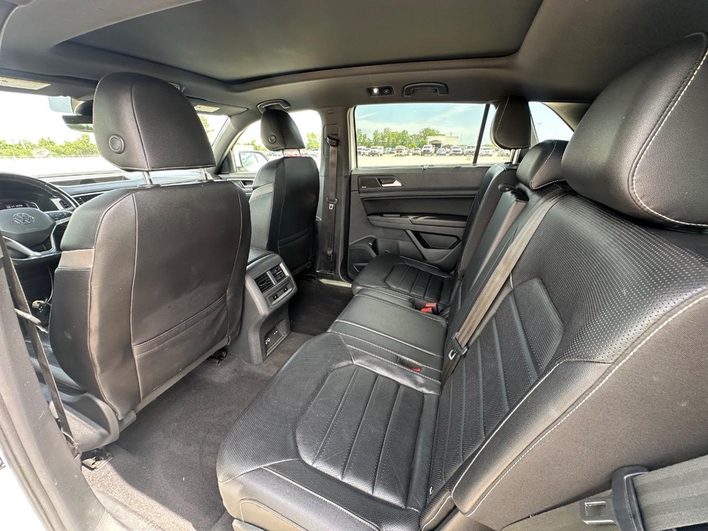 Volkswagen Atlas Cross Sport Vehicle Full-screen Gallery Image 10