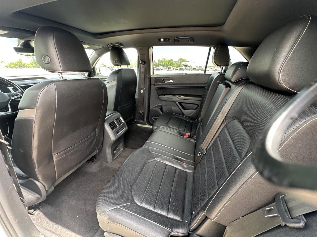 Volkswagen Atlas Cross Sport Vehicle Full-screen Gallery Image 11