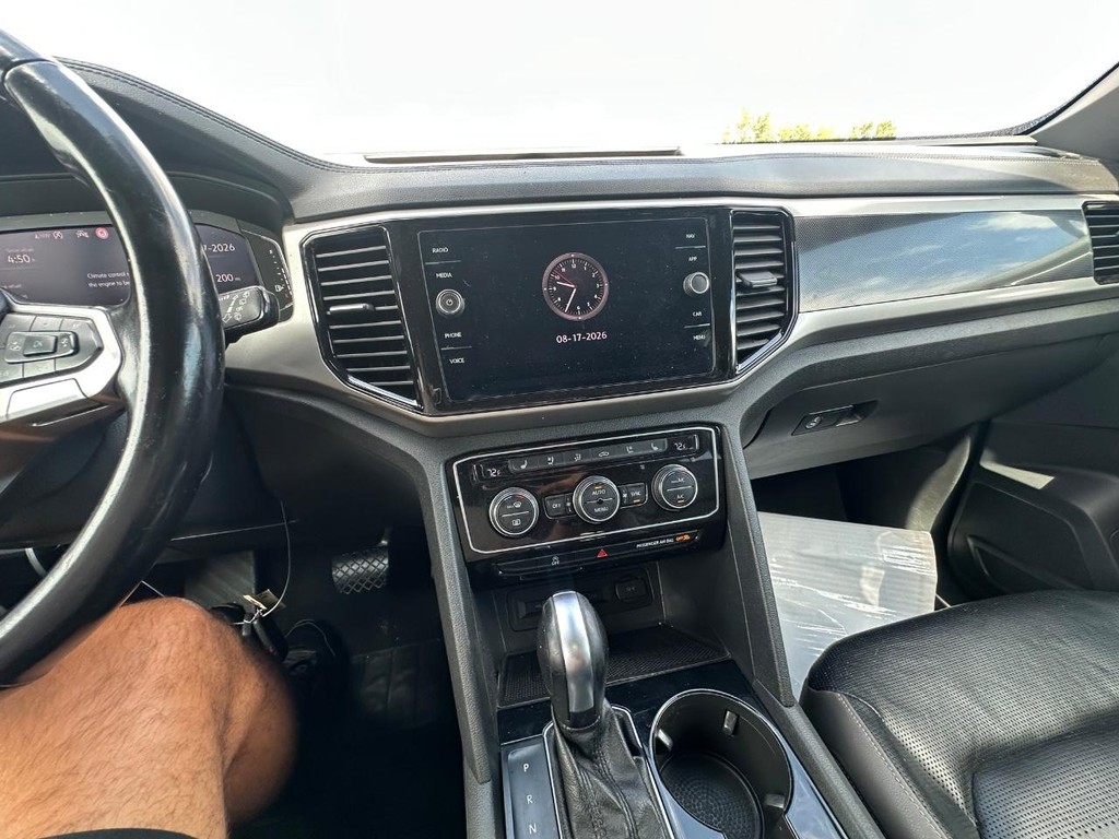 Volkswagen Atlas Cross Sport Vehicle Full-screen Gallery Image 18