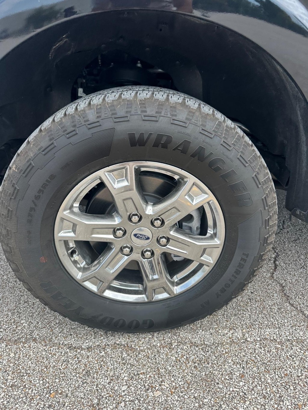 Ford F-150 Vehicle Full-screen Gallery Image 11