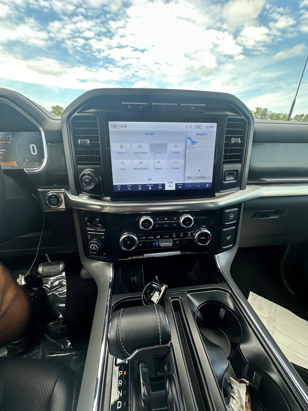 Ford F-150 Vehicle Full-screen Gallery Image 16