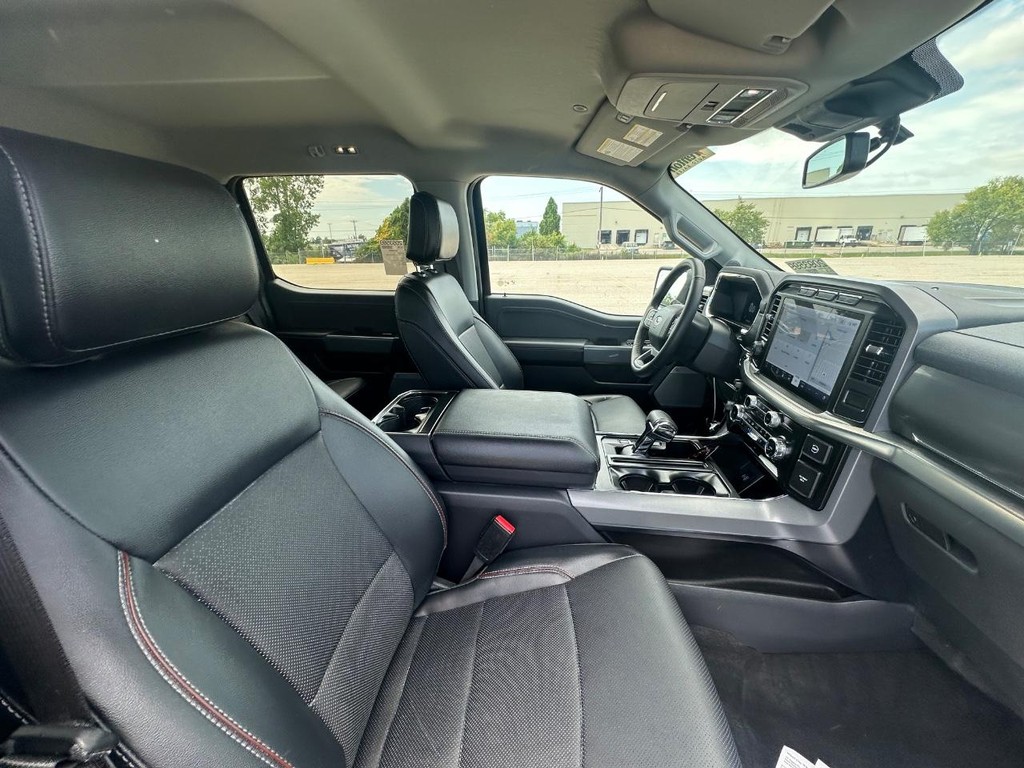 Ford F-150 Vehicle Full-screen Gallery Image 17