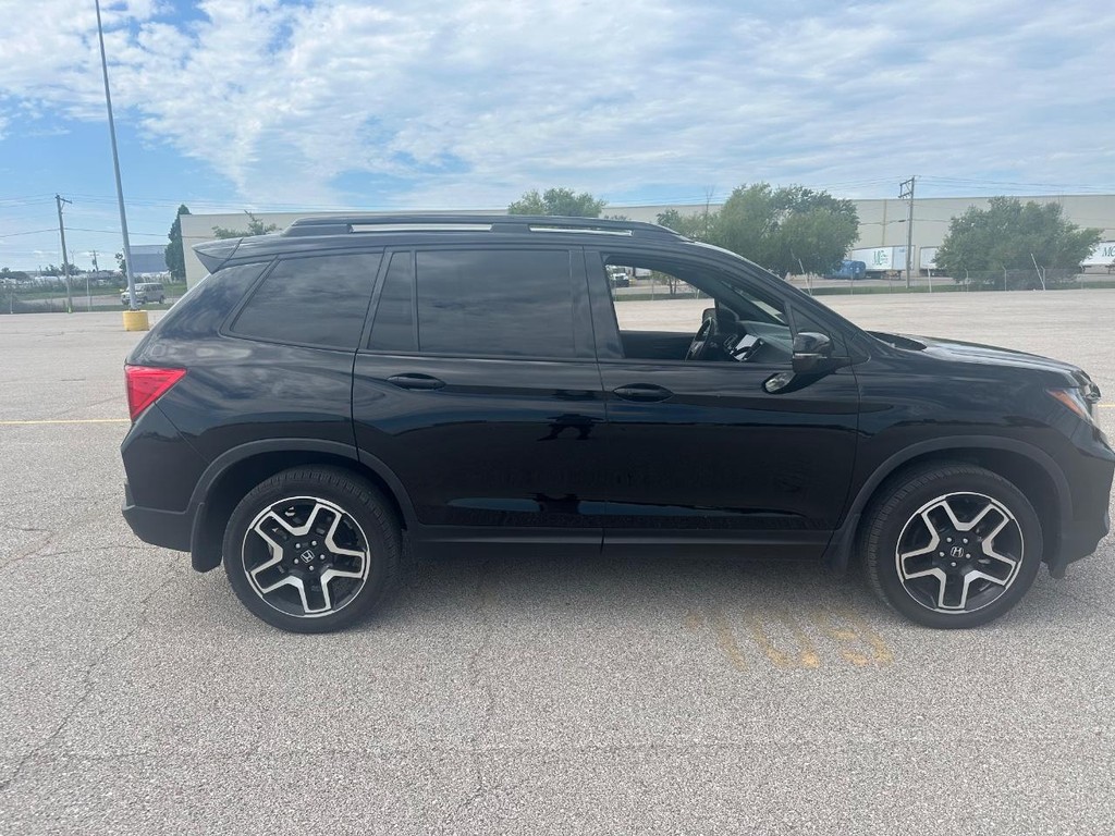 Honda Passport Vehicle Full-screen Gallery Image 2