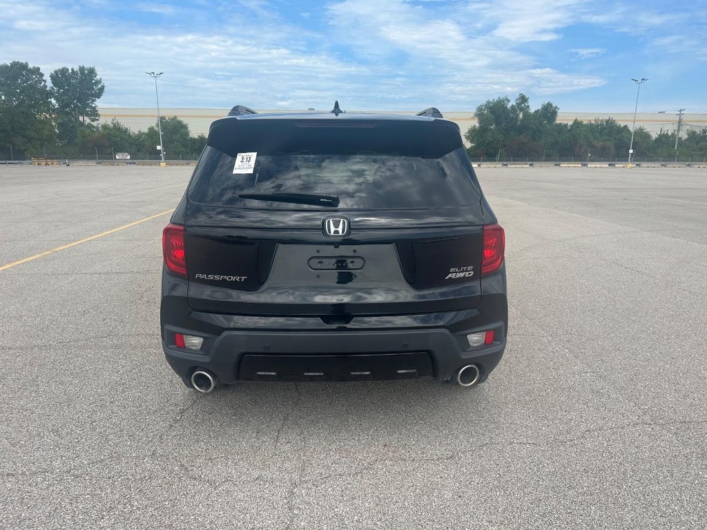 Honda Passport Vehicle Full-screen Gallery Image 4