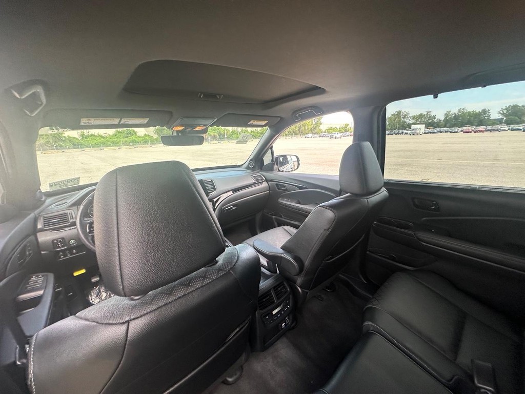 Honda Passport Vehicle Full-screen Gallery Image 11