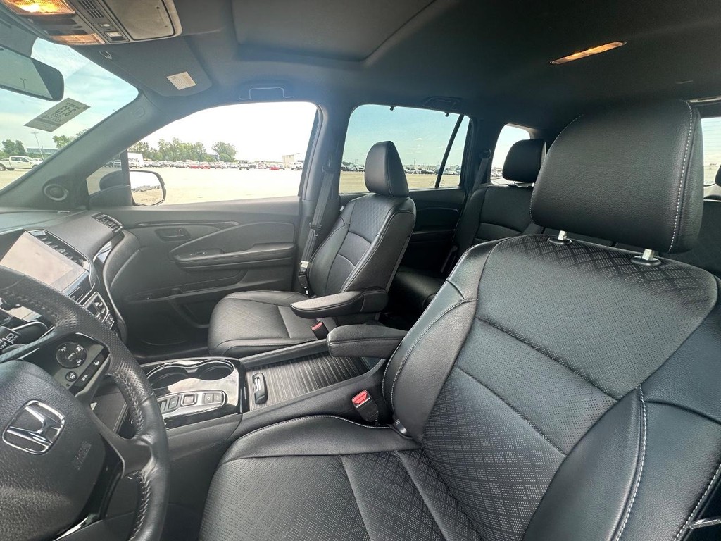 Honda Passport Vehicle Full-screen Gallery Image 17
