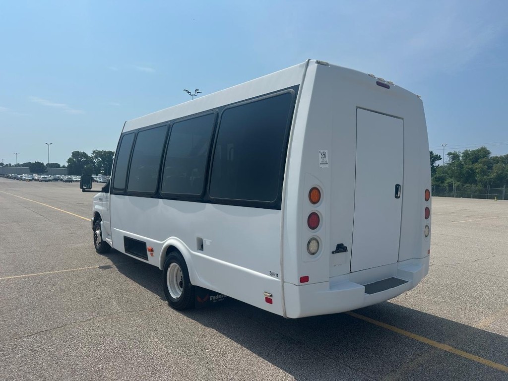 Ford E-Series Cutaway Vehicle Full-screen Gallery Image 5