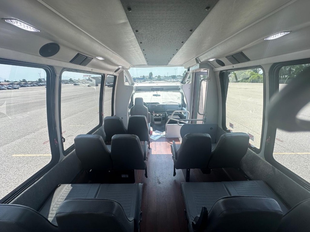 Ford E-Series Cutaway Vehicle Full-screen Gallery Image 20