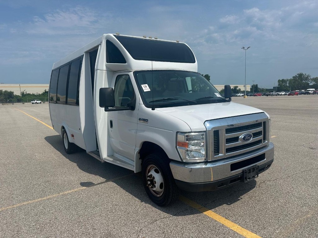Ford E-Series Cutaway Vehicle Full-screen Gallery Image 25