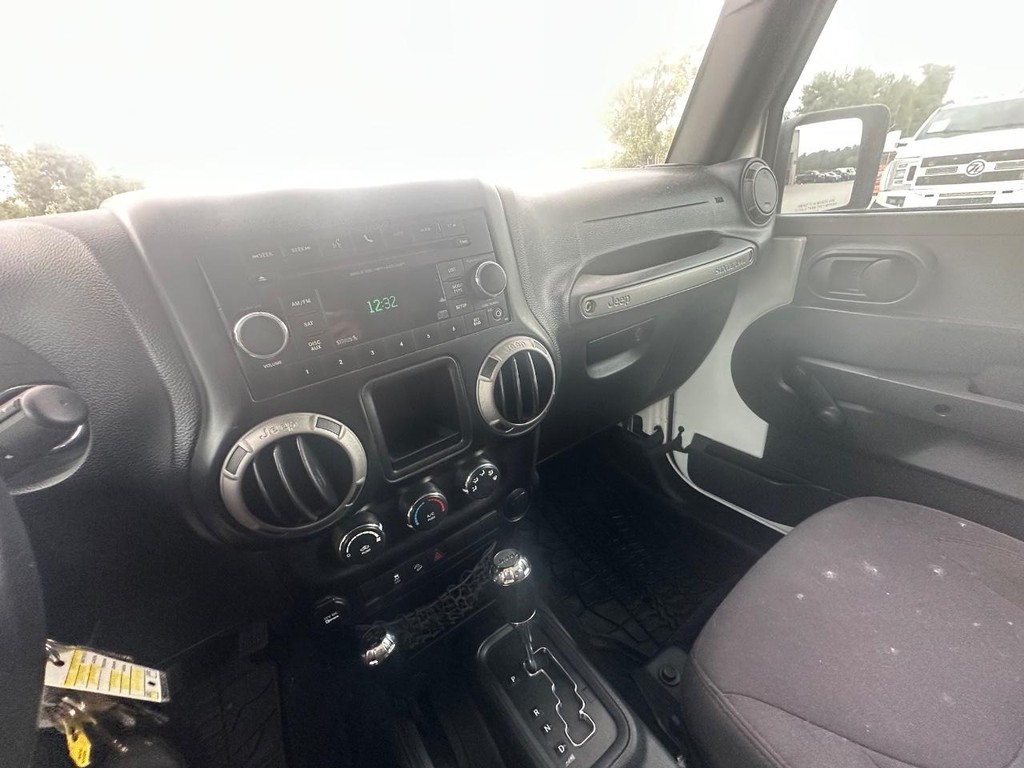 Jeep Wrangler Unlimited Vehicle Full-screen Gallery Image 21