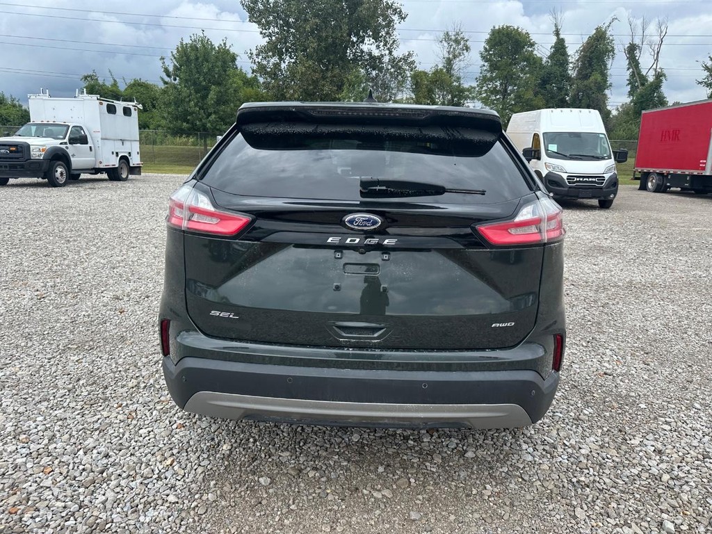 Ford Edge Vehicle Full-screen Gallery Image 2