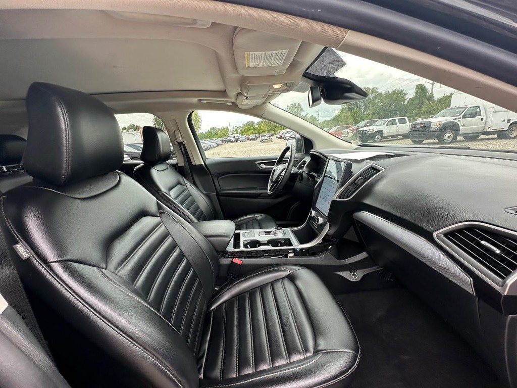 Ford Edge Vehicle Full-screen Gallery Image 12